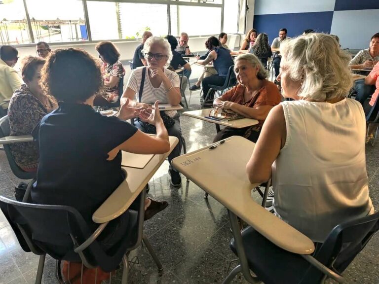 **Texto alternativo:** > Taller con personas facilitadoras del PIAM en la Universidad de Costa Rica.