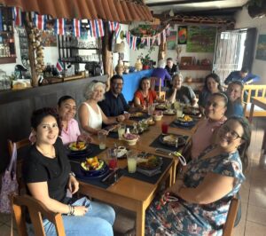 Almuerzo compartido con el equipo del PIAM durante mi estancia en la Universidad de Costa Rica.